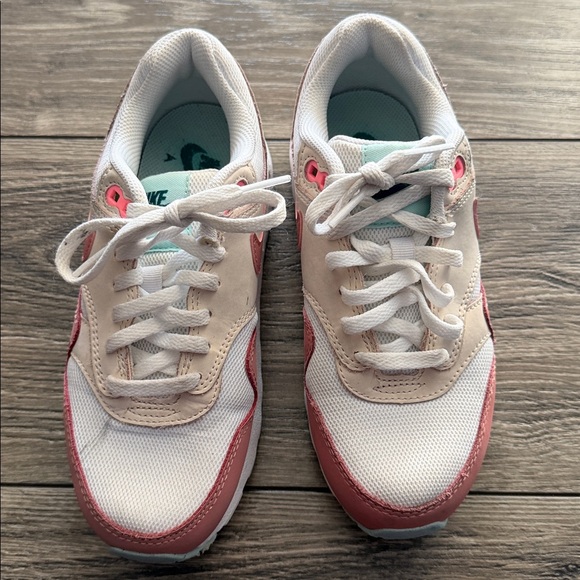 Nike Kids White and Pink Low-Top Sneakers - Picture 3 of 8